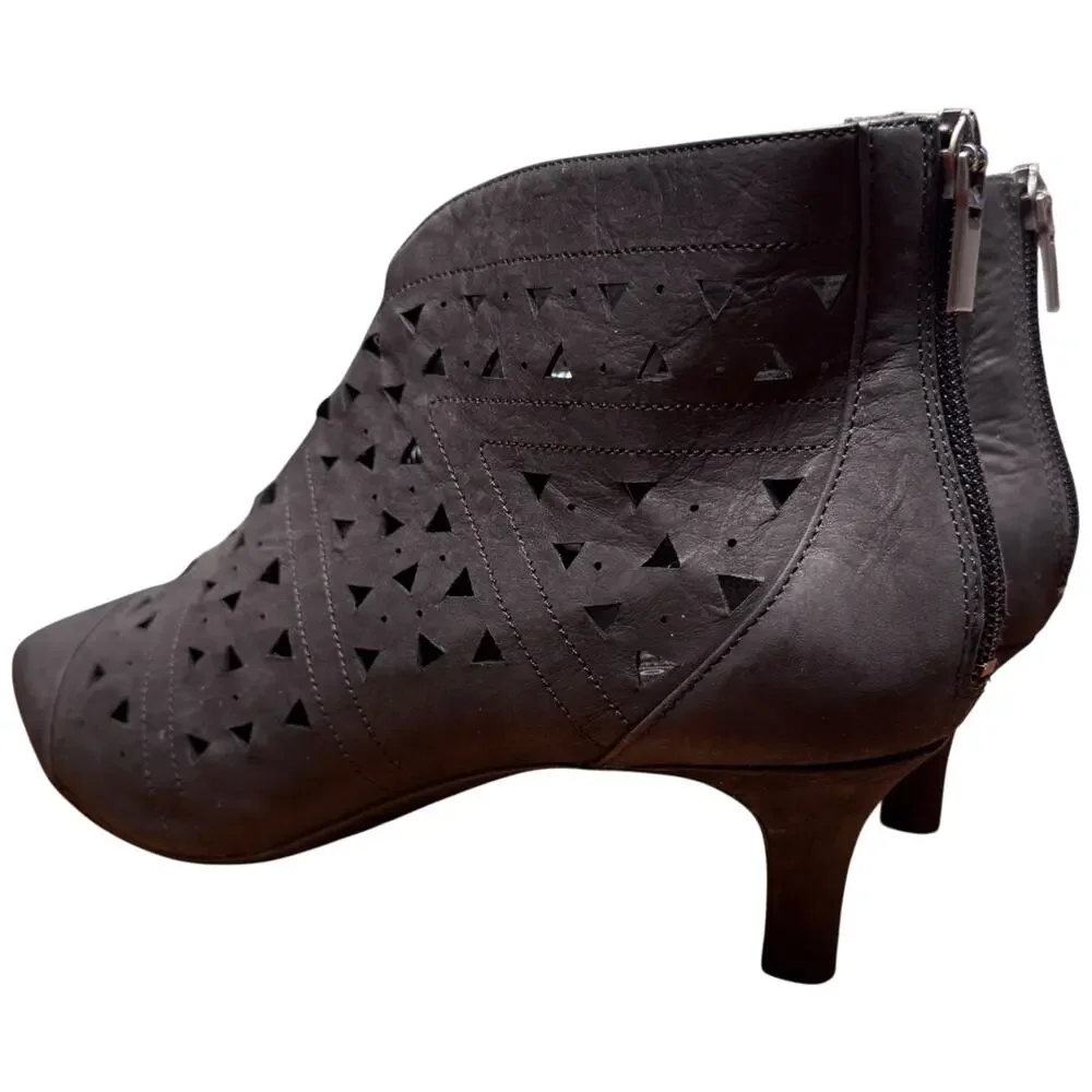 Rockport Total Motion Kalila Women's 10 Black Nubuck Booties Kitten Heel Cut Out